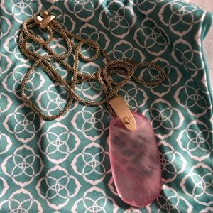 Kendra Scott Inez Necklace in pink mother of pearl